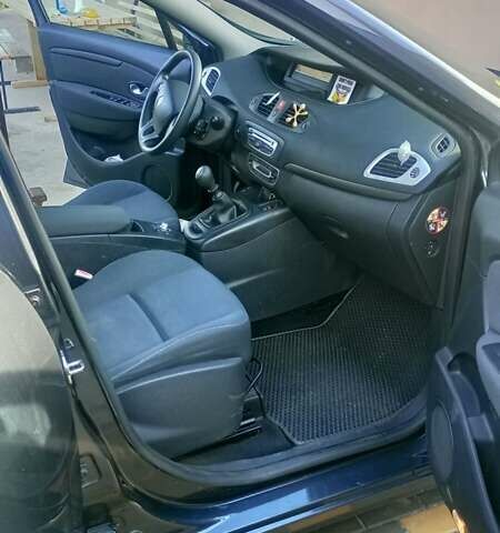 Серый Рено Гранд Сценик, объемом двигателя 1.46 л и пробегом 209 тыс. км за 6900 $, фото 19 на Automoto.ua