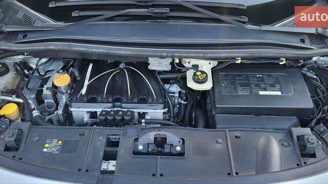 Серый Рено Гранд Сценик, объемом двигателя 2 л и пробегом 248 тыс. км за 8650 $, фото 24 на Automoto.ua