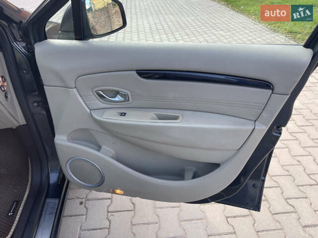 Серый Рено Гранд Сценик, объемом двигателя 1.5 л и пробегом 300 тыс. км за 5999 $, фото 80 на Automoto.ua