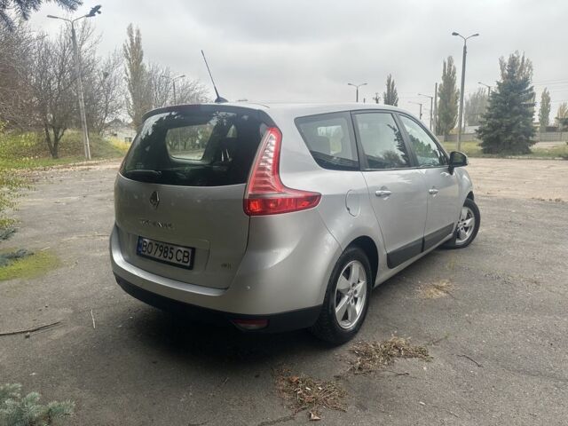Серый Рено Гранд Сценик, объемом двигателя 1.5 л и пробегом 282 тыс. км за 7600 $, фото 7 на Automoto.ua