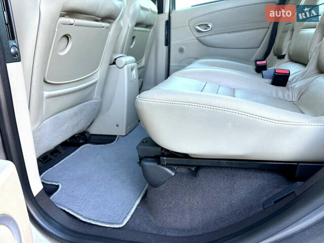 Серый Рено Гранд Сценик, объемом двигателя 2 л и пробегом 244 тыс. км за 7800 $, фото 66 на Automoto.ua