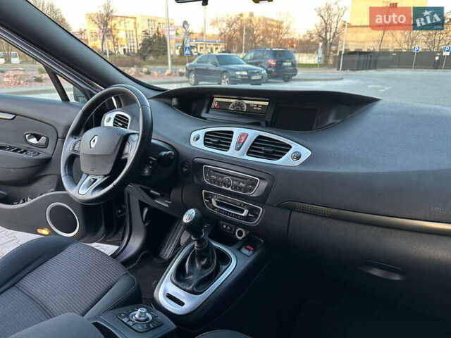 Серый Рено Гранд Сценик, объемом двигателя 1.4 л и пробегом 180 тыс. км за 5999 $, фото 20 на Automoto.ua