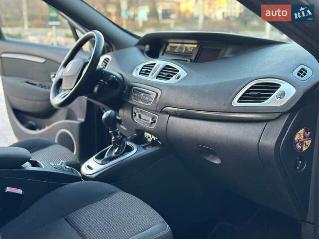 Серый Рено Гранд Сценик, объемом двигателя 1.4 л и пробегом 180 тыс. км за 5999 $, фото 25 на Automoto.ua