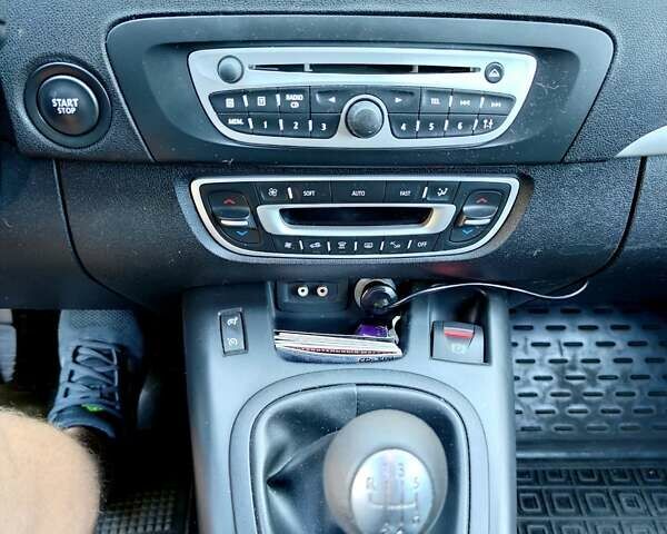 Серый Рено Гранд Сценик, объемом двигателя 1.4 л и пробегом 247 тыс. км за 7200 $, фото 9 на Automoto.ua