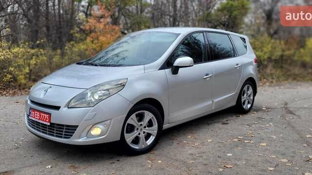 Серый Рено Гранд Сценик, объемом двигателя 2 л и пробегом 248 тыс. км за 8650 $, фото 4 на Automoto.ua