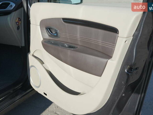 Серый Рено Гранд Сценик, объемом двигателя 1.87 л и пробегом 319 тыс. км за 7900 $, фото 5 на Automoto.ua