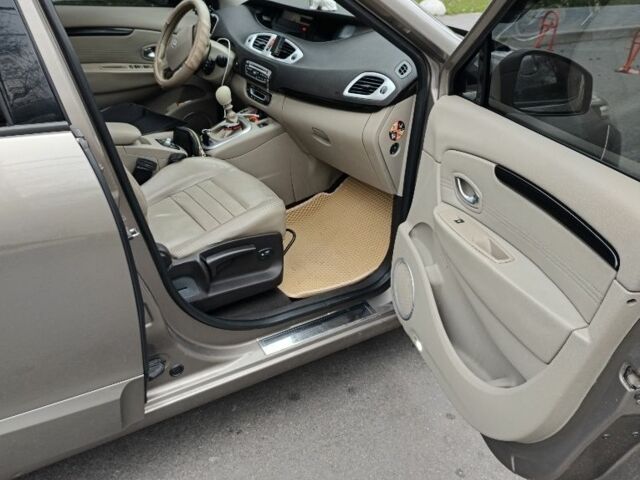 Сірий Рено Гранд Сценік, об'ємом двигуна 1.5 л та пробігом 348 тис. км за 7800 $, фото 10 на Automoto.ua