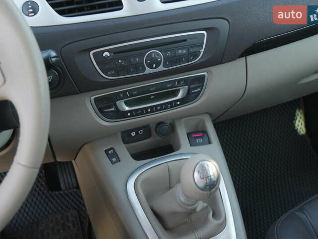 Серый Рено Гранд Сценик, объемом двигателя 1.87 л и пробегом 319 тыс. км за 7900 $, фото 19 на Automoto.ua