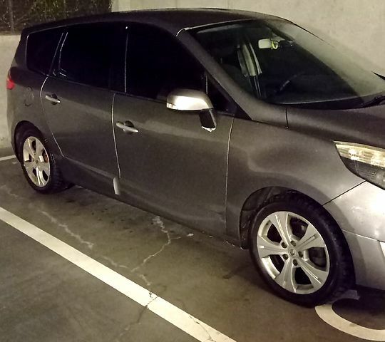 Серый Рено Гранд Сценик, объемом двигателя 1.5 л и пробегом 302 тыс. км за 6000 $, фото 2 на Automoto.ua