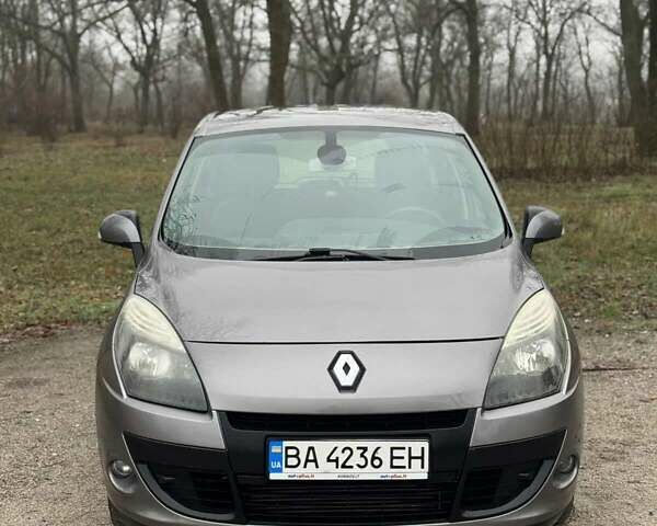 Сірий Рено Гранд Сценік, об'ємом двигуна 1.5 л та пробігом 255 тис. км за 7500 $, фото 1 на Automoto.ua
