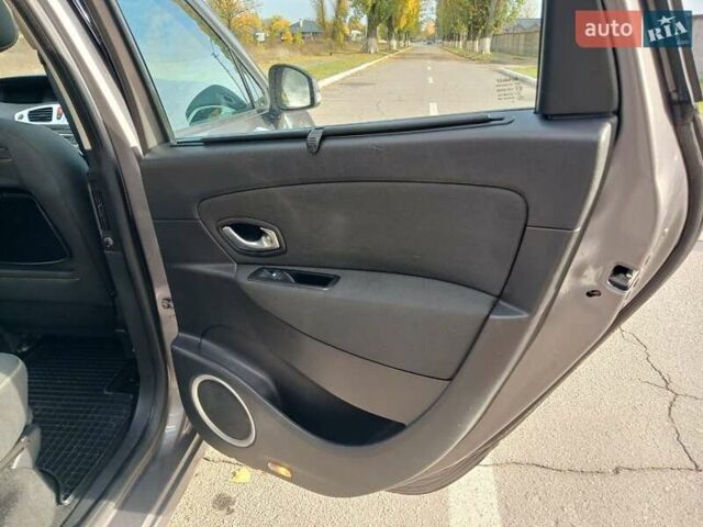 Серый Рено Гранд Сценик, объемом двигателя 1.5 л и пробегом 188 тыс. км за 8300 $, фото 27 на Automoto.ua