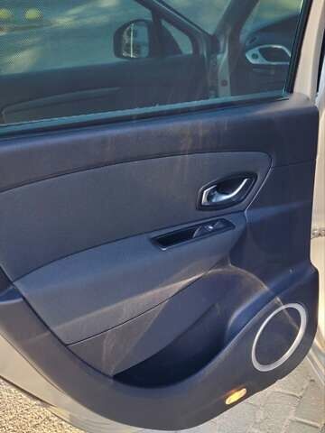 Серый Рено Гранд Сценик, объемом двигателя 2 л и пробегом 248 тыс. км за 8650 $, фото 26 на Automoto.ua