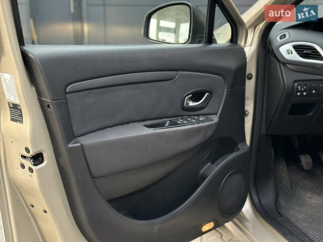 Серый Рено Гранд Сценик, объемом двигателя 1.5 л и пробегом 197 тыс. км за 6950 $, фото 40 на Automoto.ua