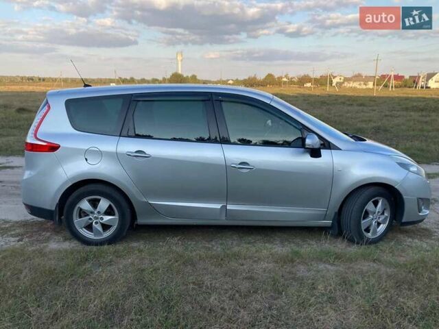 Серый Рено Гранд Сценик, объемом двигателя 1.5 л и пробегом 300 тыс. км за 7300 $, фото 2 на Automoto.ua