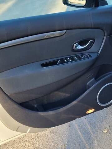 Серый Рено Гранд Сценик, объемом двигателя 2 л и пробегом 248 тыс. км за 8650 $, фото 25 на Automoto.ua