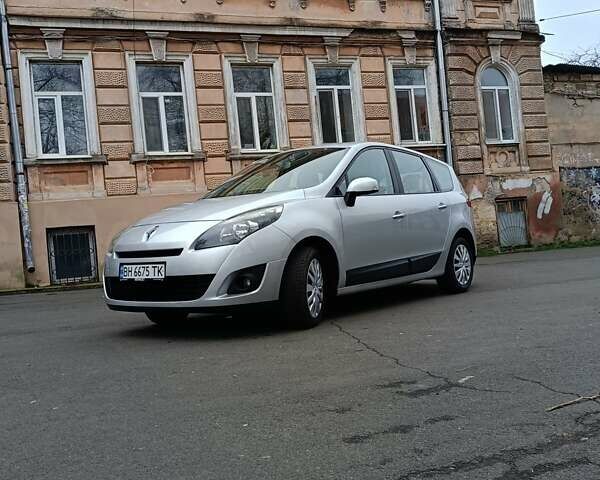 Серый Рено Гранд Сценик, объемом двигателя 1.4 л и пробегом 180 тыс. км за 7250 $, фото 3 на Automoto.ua