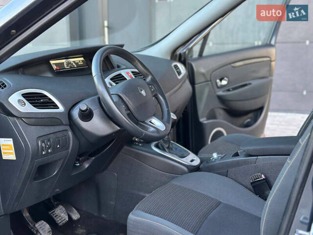 Серый Рено Гранд Сценик, объемом двигателя 1.4 л и пробегом 180 тыс. км за 5999 $, фото 15 на Automoto.ua