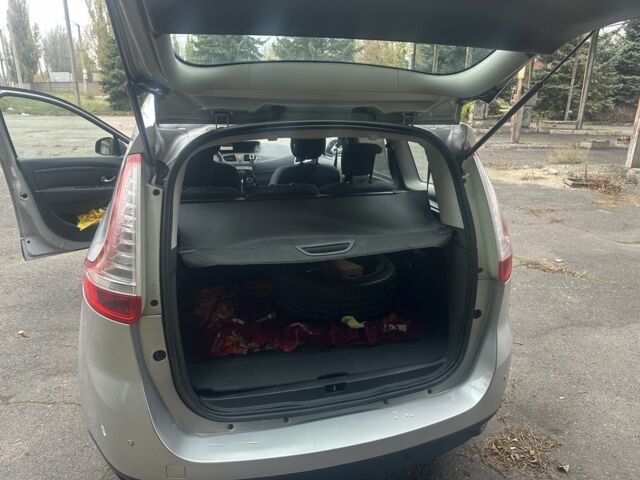 Серый Рено Гранд Сценик, объемом двигателя 1.5 л и пробегом 282 тыс. км за 7600 $, фото 14 на Automoto.ua