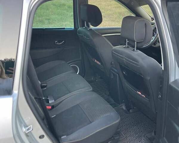 Серый Рено Гранд Сценик, объемом двигателя 1.5 л и пробегом 300 тыс. км за 7300 $, фото 11 на Automoto.ua