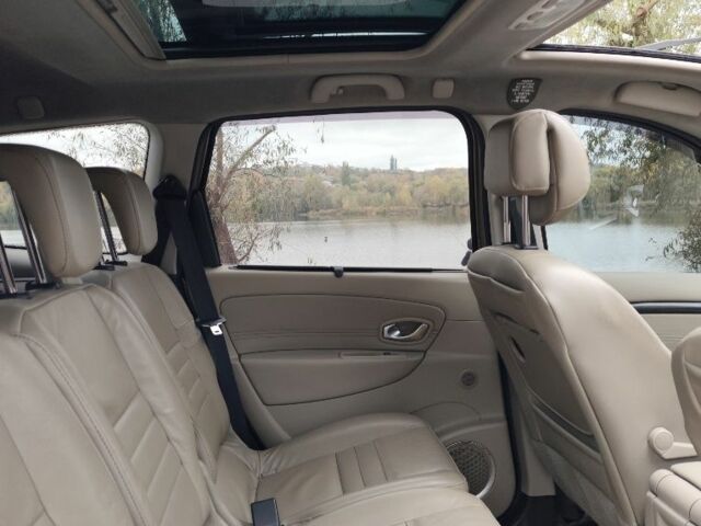 Сірий Рено Гранд Сценік, об'ємом двигуна 1.5 л та пробігом 348 тис. км за 7800 $, фото 3 на Automoto.ua