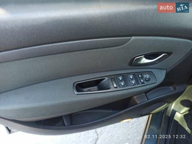 Сірий Рено Гранд Сценік, об'ємом двигуна 1.4 л та пробігом 248 тис. км за 6700 $, фото 13 на Automoto.ua