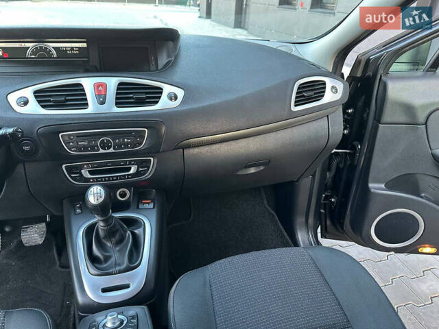 Серый Рено Гранд Сценик, объемом двигателя 1.4 л и пробегом 180 тыс. км за 5999 $, фото 18 на Automoto.ua