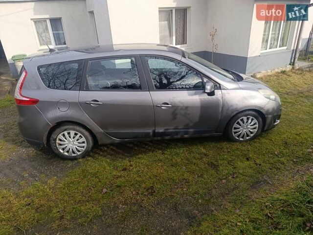 Серый Рено Гранд Сценик, объемом двигателя 1.9 л и пробегом 246 тыс. км за 6400 $, фото 1 на Automoto.ua