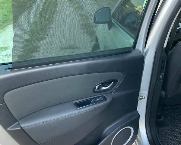 Серый Рено Гранд Сценик, объемом двигателя 1.5 л и пробегом 300 тыс. км за 7300 $, фото 9 на Automoto.ua