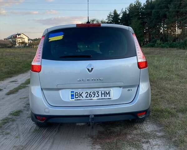 Серый Рено Гранд Сценик, объемом двигателя 1.5 л и пробегом 300 тыс. км за 7300 $, фото 18 на Automoto.ua