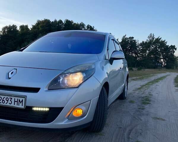 Серый Рено Гранд Сценик, объемом двигателя 1.5 л и пробегом 300 тыс. км за 7300 $, фото 26 на Automoto.ua