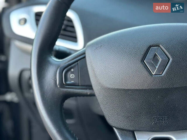 Серый Рено Гранд Сценик, объемом двигателя 1.4 л и пробегом 180 тыс. км за 5999 $, фото 33 на Automoto.ua