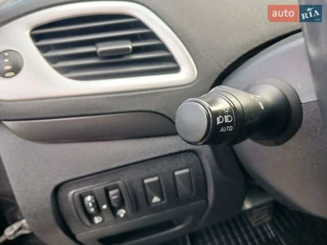 Серый Рено Гранд Сценик, объемом двигателя 1.5 л и пробегом 188 тыс. км за 8300 $, фото 14 на Automoto.ua