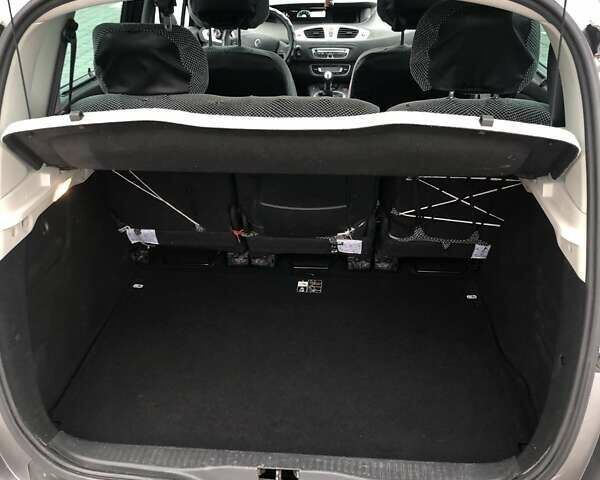 Сірий Рено Гранд Сценік, об'ємом двигуна 1.5 л та пробігом 162 тис. км за 7700 $, фото 5 на Automoto.ua