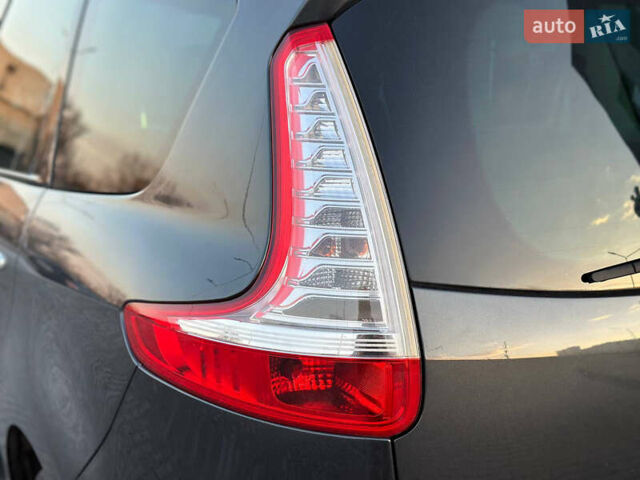 Серый Рено Гранд Сценик, объемом двигателя 1.4 л и пробегом 180 тыс. км за 5999 $, фото 42 на Automoto.ua