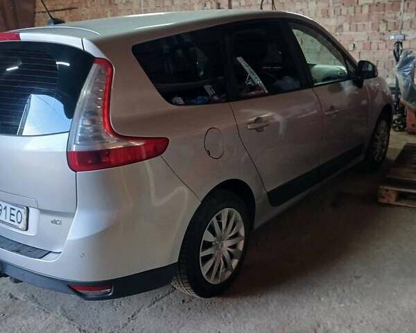 Рено Гранд Сценик 2010 в Черновцах на Automoto.ua Серый Рено Гранд Сценик, объемом двигателя 1.5 л и пробегом 436 тыс. км за 6500 $, фото 5 на Automoto.ua