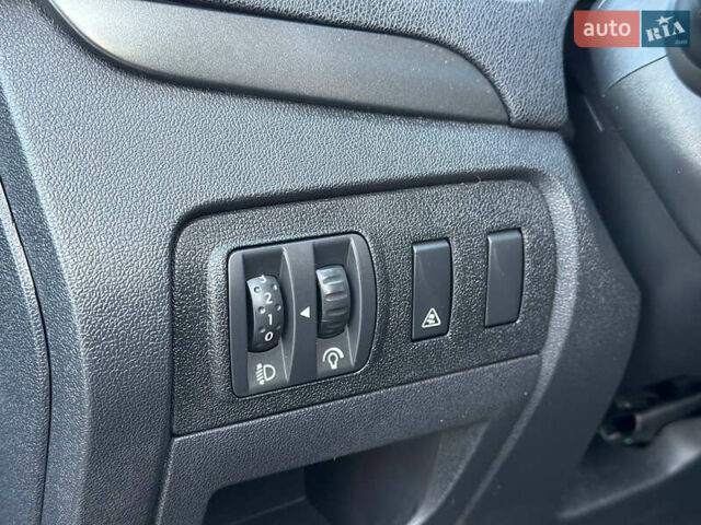 Серый Рено Гранд Сценик, объемом двигателя 1.4 л и пробегом 180 тыс. км за 5999 $, фото 14 на Automoto.ua