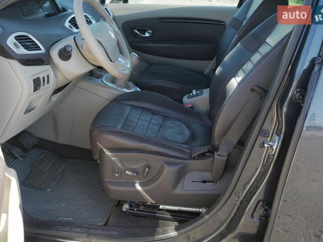 Серый Рено Гранд Сценик, объемом двигателя 1.87 л и пробегом 319 тыс. км за 7900 $, фото 28 на Automoto.ua