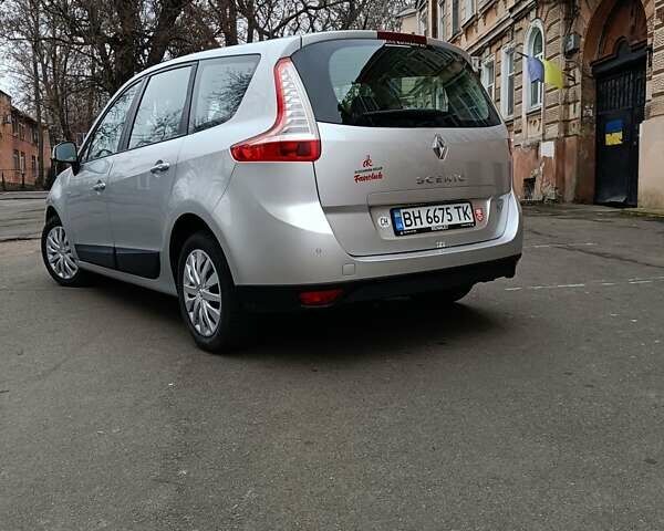 Серый Рено Гранд Сценик, объемом двигателя 1.4 л и пробегом 180 тыс. км за 7250 $, фото 4 на Automoto.ua