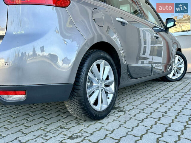 Серый Рено Гранд Сценик, объемом двигателя 2 л и пробегом 244 тыс. км за 7800 $, фото 60 на Automoto.ua