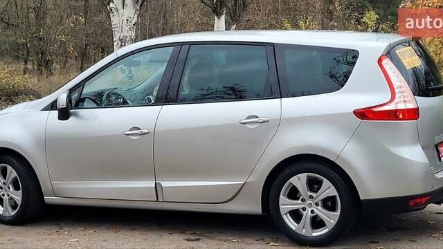 Серый Рено Гранд Сценик, объемом двигателя 2 л и пробегом 248 тыс. км за 8650 $, фото 2 на Automoto.ua