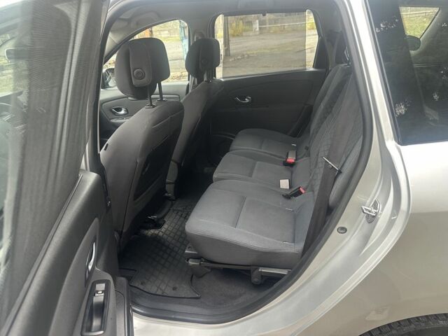 Серый Рено Гранд Сценик, объемом двигателя 1.5 л и пробегом 282 тыс. км за 7600 $, фото 11 на Automoto.ua