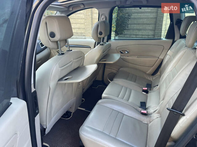 Серый Рено Гранд Сценик, объемом двигателя 1.5 л и пробегом 300 тыс. км за 5999 $, фото 65 на Automoto.ua