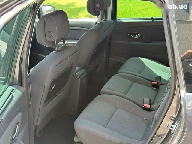 Серый Рено Гранд Сценик, объемом двигателя 1.5 л и пробегом 300 тыс. км за 7300 $, фото 20 на Automoto.ua