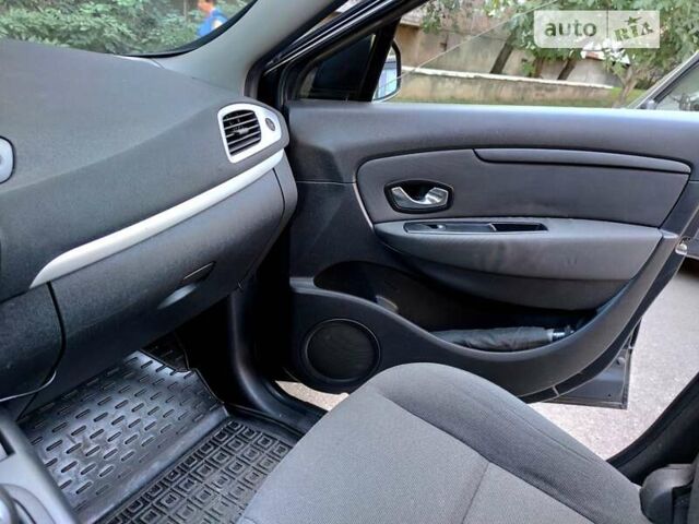 Серый Рено Гранд Сценик, объемом двигателя 1.4 л и пробегом 247 тыс. км за 7200 $, фото 10 на Automoto.ua