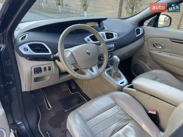 Серый Рено Гранд Сценик, объемом двигателя 1.5 л и пробегом 300 тыс. км за 5999 $, фото 61 на Automoto.ua