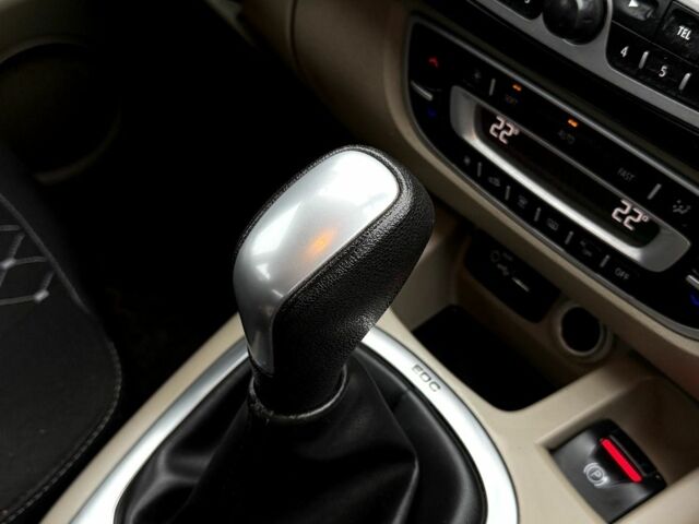 Серый Рено Гранд Сценик, объемом двигателя 1.5 л и пробегом 317 тыс. км за 7250 $, фото 1 на Automoto.ua