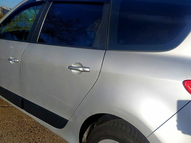 Сірий Рено Гранд Сценік, об'ємом двигуна 1.5 л та пробігом 216 тис. км за 7900 $, фото 6 на Automoto.ua