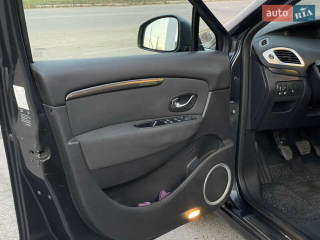 Серый Рено Гранд Сценик, объемом двигателя 1.46 л и пробегом 261 тыс. км за 6550 $, фото 29 на Automoto.ua