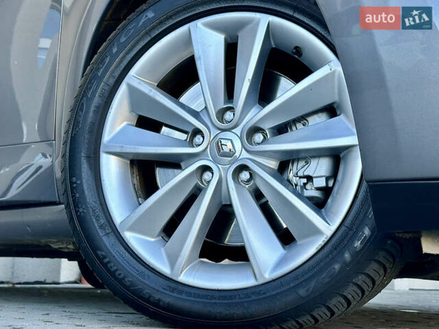 Серый Рено Гранд Сценик, объемом двигателя 2 л и пробегом 244 тыс. км за 7800 $, фото 38 на Automoto.ua