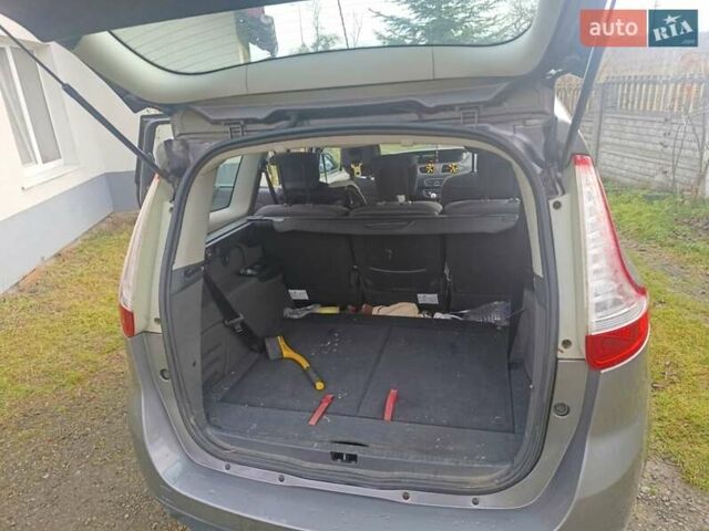 Серый Рено Гранд Сценик, объемом двигателя 1.9 л и пробегом 246 тыс. км за 6400 $, фото 9 на Automoto.ua